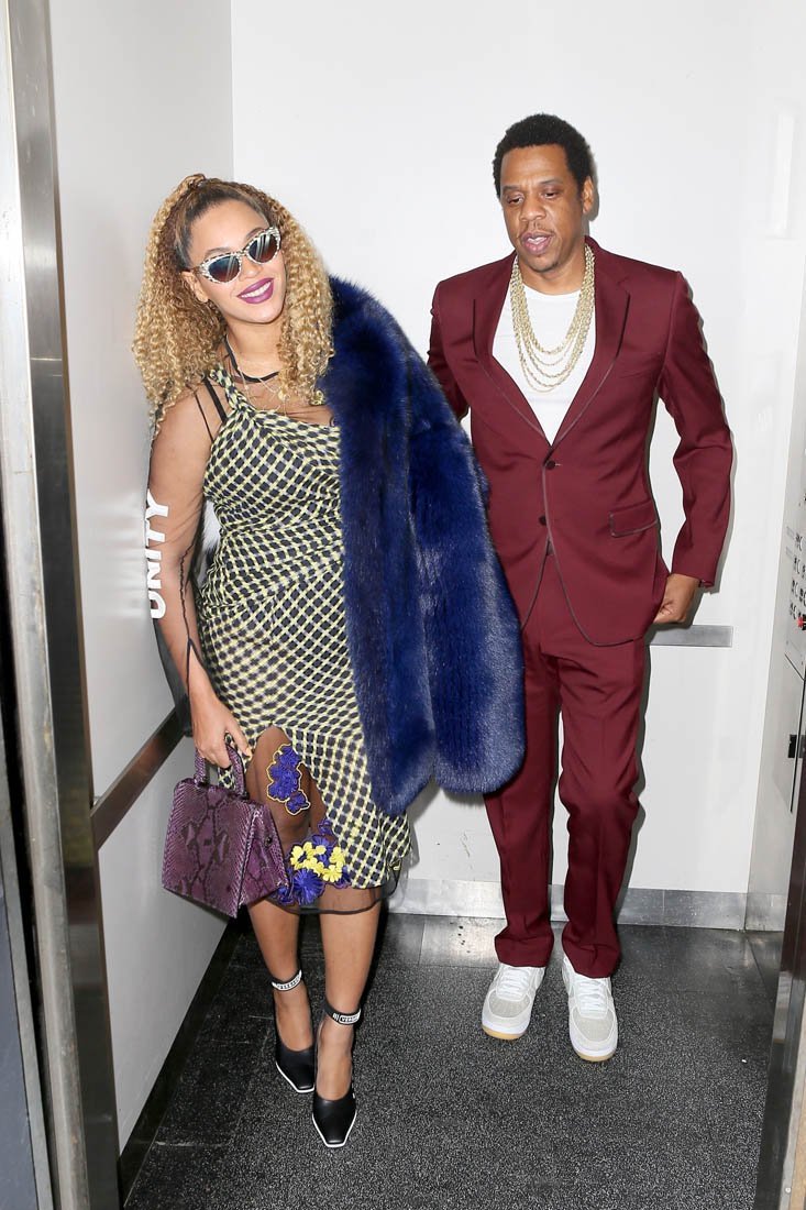 Jay-Z and Beyonce pose for iconic elevator photo while at the movies ...