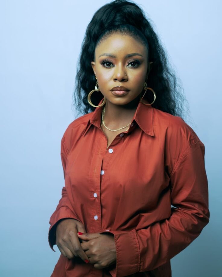 Sa’eedah Imam is currently in the unfolding phase of making her mark in the music industry as the creative writer for Scoop Universal, the PR company catering to Bnxn, Darkoo, Tiwa Savage, and W4.